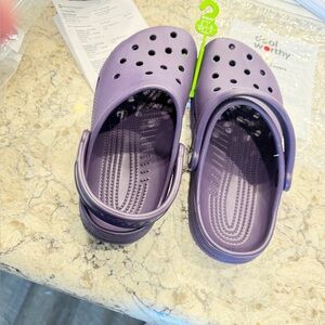 CROCS J4 Kids or woman’s 6 Purple Classic Clogs with Heel Strap